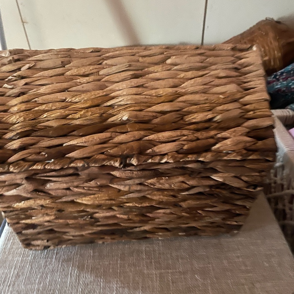 Wicker items - Picture 12 of 16